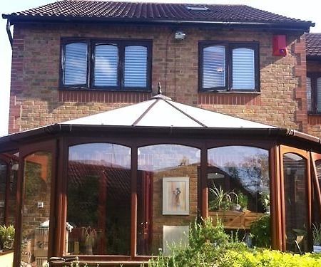 Spacious House, Sleeps 7 People Reading Exterior photo