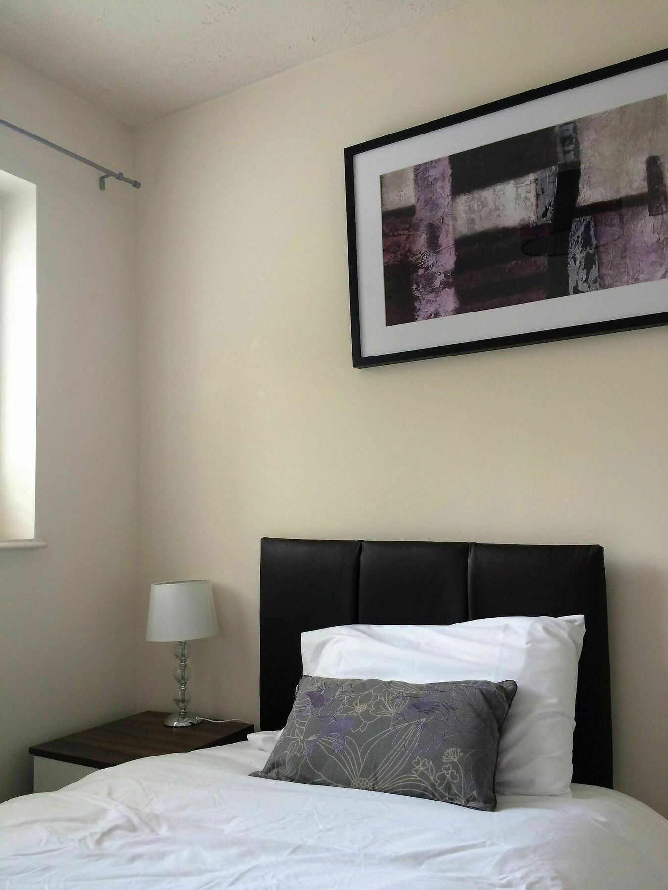 Spacious House, Sleeps 7 People Reading Exterior photo