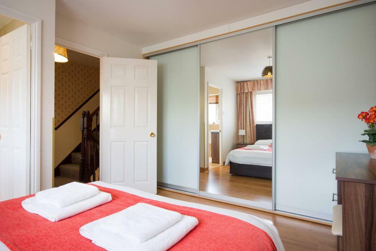 Spacious House, Sleeps 7 People Reading Exterior photo